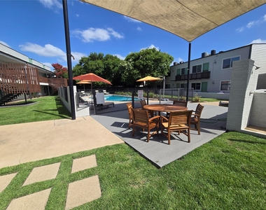2200 Dickson Dr - Photo Thumbnail 19
