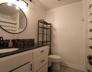 2200 Dickson Dr - Photo Thumbnail 14