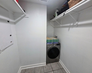 2200 Dickson Dr - Photo Thumbnail 15