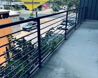 6444 Burnet Rd - Photo Thumbnail 3