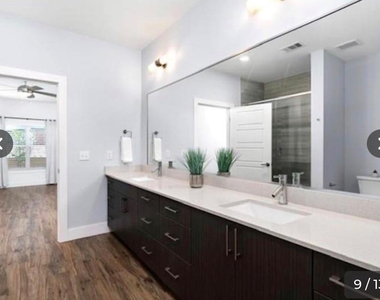 6444 Burnet Rd - Photo Thumbnail 6