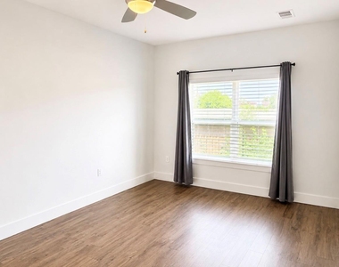 6444 Burnet Rd - Photo Thumbnail 15