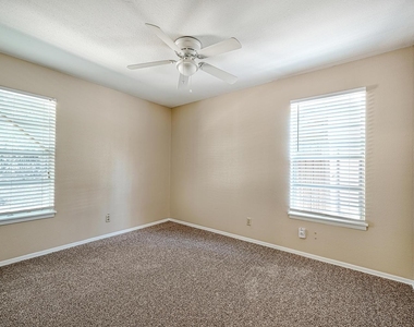 4906 Gladeview Drs - Photo Thumbnail 11