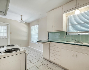 4906 Gladeview Drs - Photo Thumbnail 4