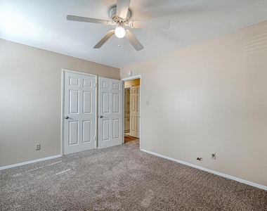4906 Gladeview Drs - Photo Thumbnail 9