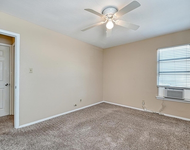 4906 Gladeview Drs - Photo Thumbnail 10