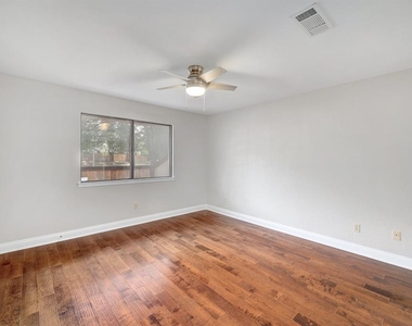 7211 Lakewood Dr - Photo Thumbnail 6