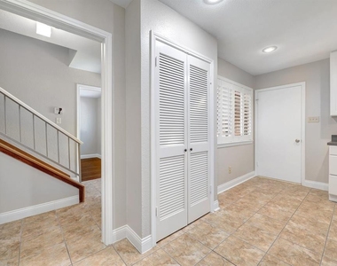 7211 Lakewood Dr - Photo Thumbnail 4
