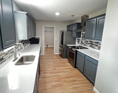 141 Sendero Blvd - Photo Thumbnail 14