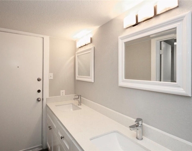 1600 West Ave - Photo Thumbnail 4