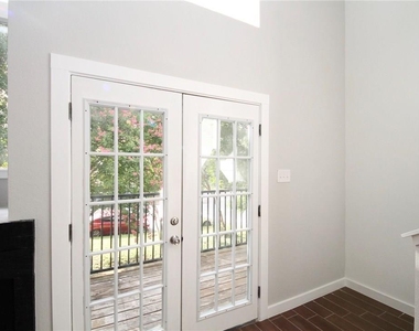 1600 West Ave - Photo Thumbnail 8