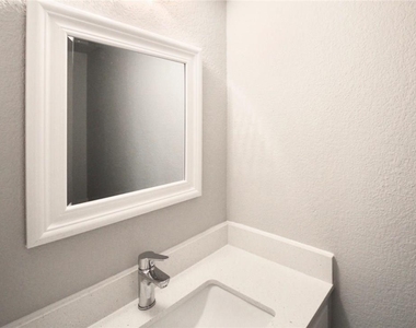 1600 West Ave - Photo Thumbnail 5