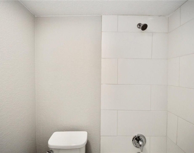 1600 West Ave - Photo Thumbnail 6