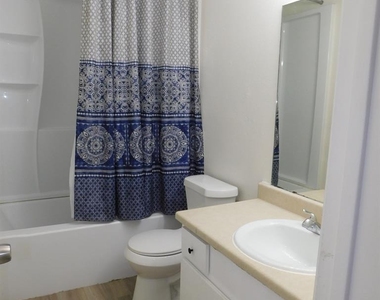 1002 Southwalk St - Photo Thumbnail 6