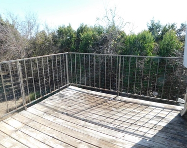 1002 Southwalk St - Photo Thumbnail 8