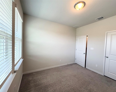 605 W South St - Photo Thumbnail 23