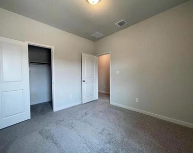 605 W South St - Photo Thumbnail 7
