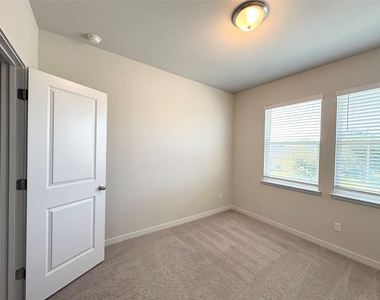 605 W South St - Photo Thumbnail 22