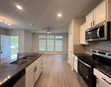 605 W South St - Photo Thumbnail 1