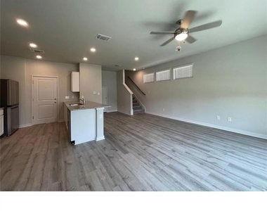 605 W South St - Photo Thumbnail 5