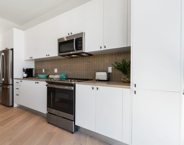 800 Embassy Dr - Photo Thumbnail 8