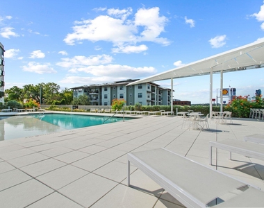 800 Embassy Dr - Photo Thumbnail 28