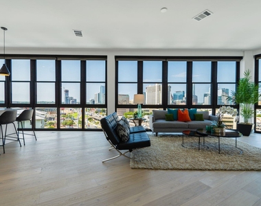 800 Embassy Dr - Photo Thumbnail 4