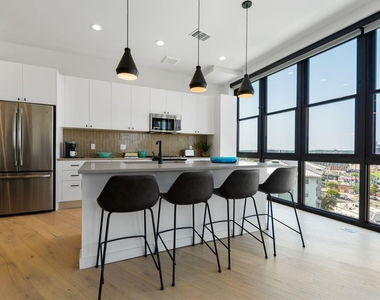 800 Embassy Dr - Photo Thumbnail 7