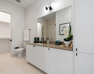800 Embassy Dr - Photo Thumbnail 20