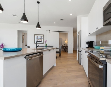 800 Embassy Dr - Photo Thumbnail 9