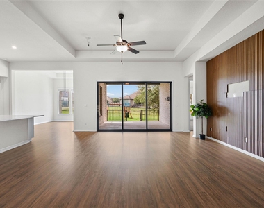 1336 Academy Oaks Dr - Photo Thumbnail 9