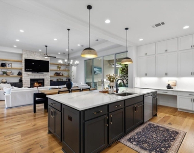 101 Onion Creek Ln - Photo Thumbnail 7