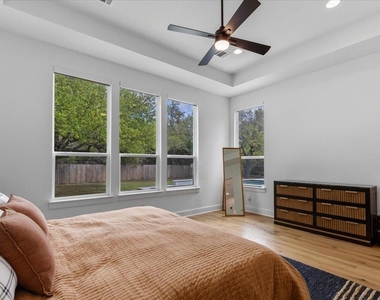 101 Onion Creek Ln - Photo Thumbnail 14
