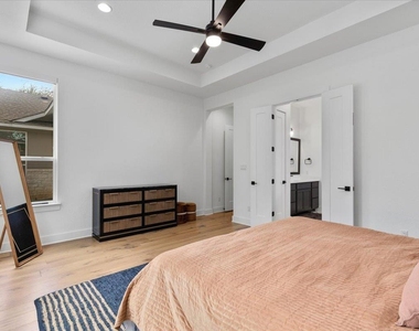 101 Onion Creek Ln - Photo Thumbnail 15