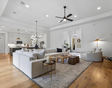 101 Onion Creek Ln - Photo Thumbnail 12