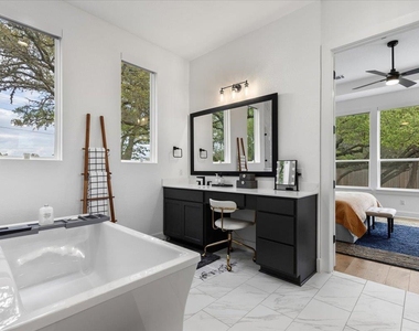 101 Onion Creek Ln - Photo Thumbnail 16