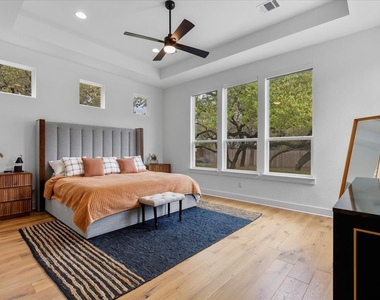 101 Onion Creek Ln - Photo Thumbnail 13