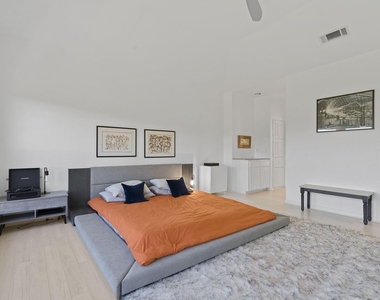 6905 Crosby Cir - Photo Thumbnail 13