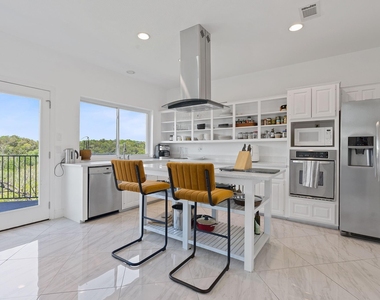 6905 Crosby Cir - Photo Thumbnail 6