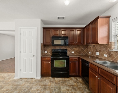 710 Alamo Plaza Dr - Photo Thumbnail 2