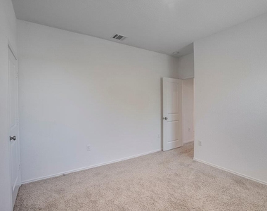 1109 Winnie Dr - Photo Thumbnail 18