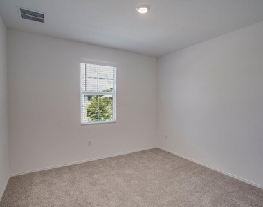 1109 Winnie Dr - Photo Thumbnail 14