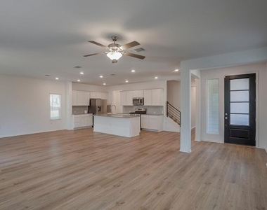 1109 Winnie Dr - Photo Thumbnail 3