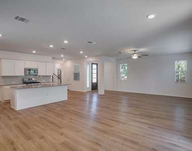 1109 Winnie Dr - Photo Thumbnail 4