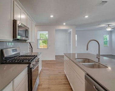 1109 Winnie Dr - Photo Thumbnail 5