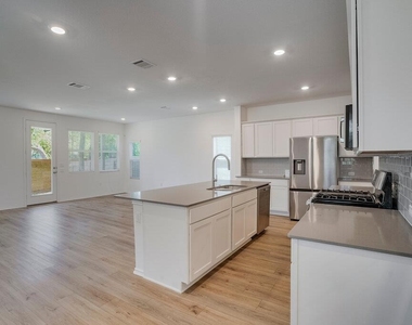 1109 Winnie Dr - Photo Thumbnail 6