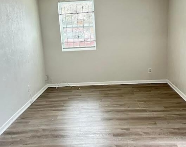 1124 25th Street - Photo Thumbnail 6