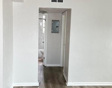 1124 25th Street - Photo Thumbnail 5
