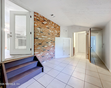 101 S Oakridge Avenue - Photo Thumbnail 9