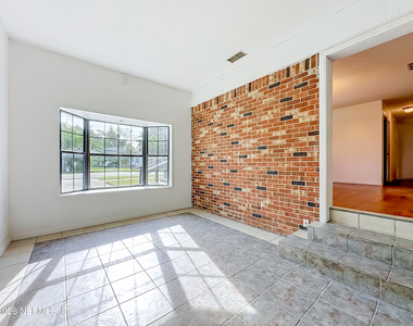 101 S Oakridge Avenue - Photo Thumbnail 5